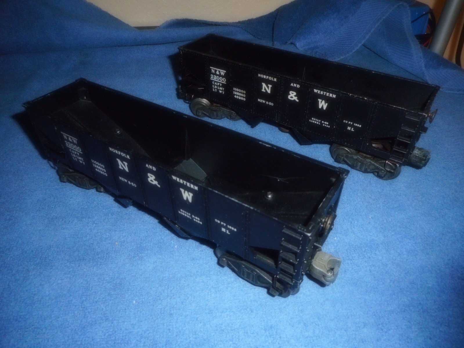 Lionel postwar 3456 N&W operating hopper coal cars (2) black working