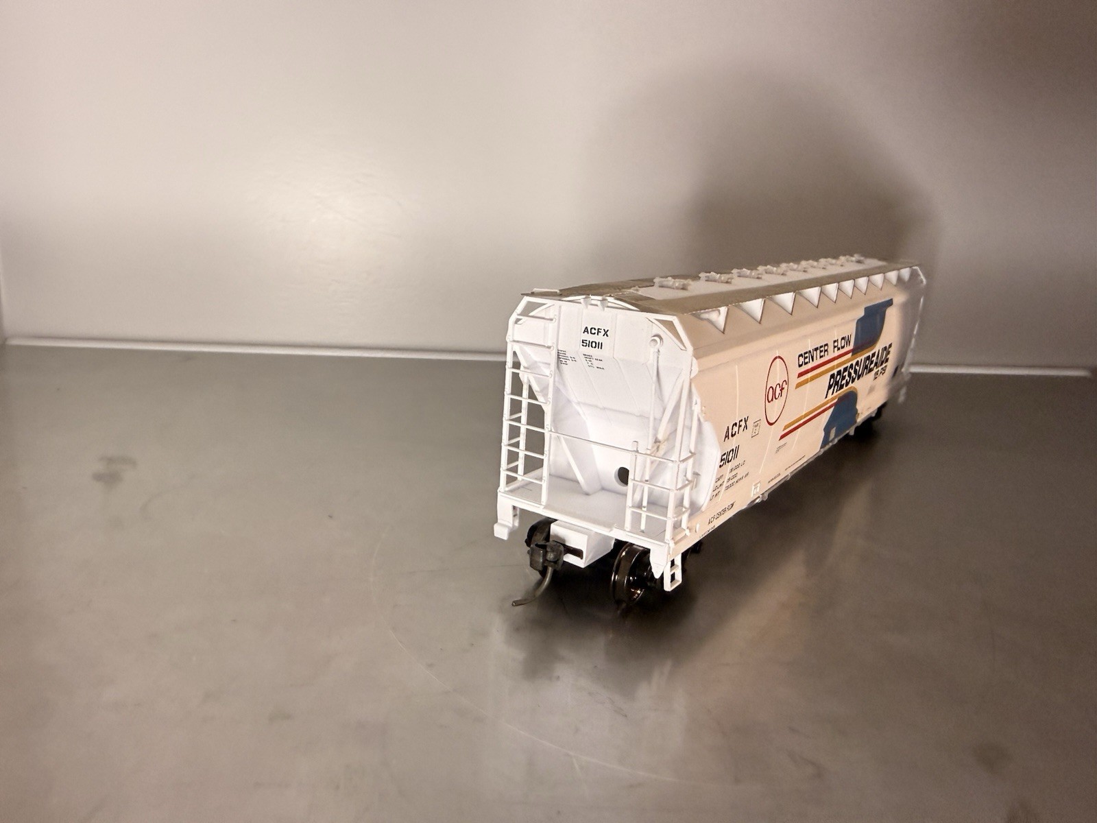 Atlas HO Ready-to-Run ACF PressureAide Center Flow covered hopper ACFX
