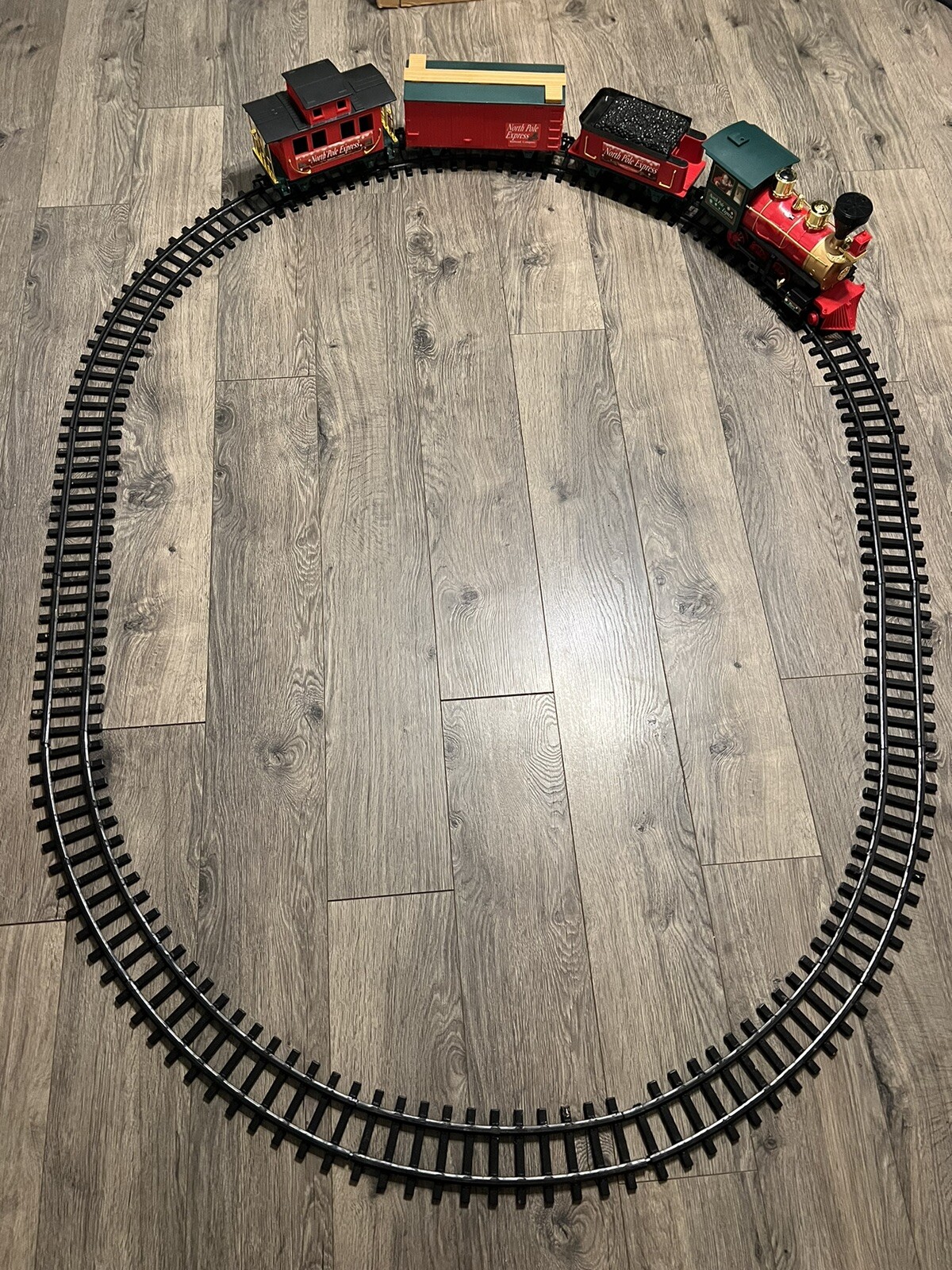 Eztech Scientific Toys North Pole Express Train Set Santa Box Car 15 Pc. Tracks