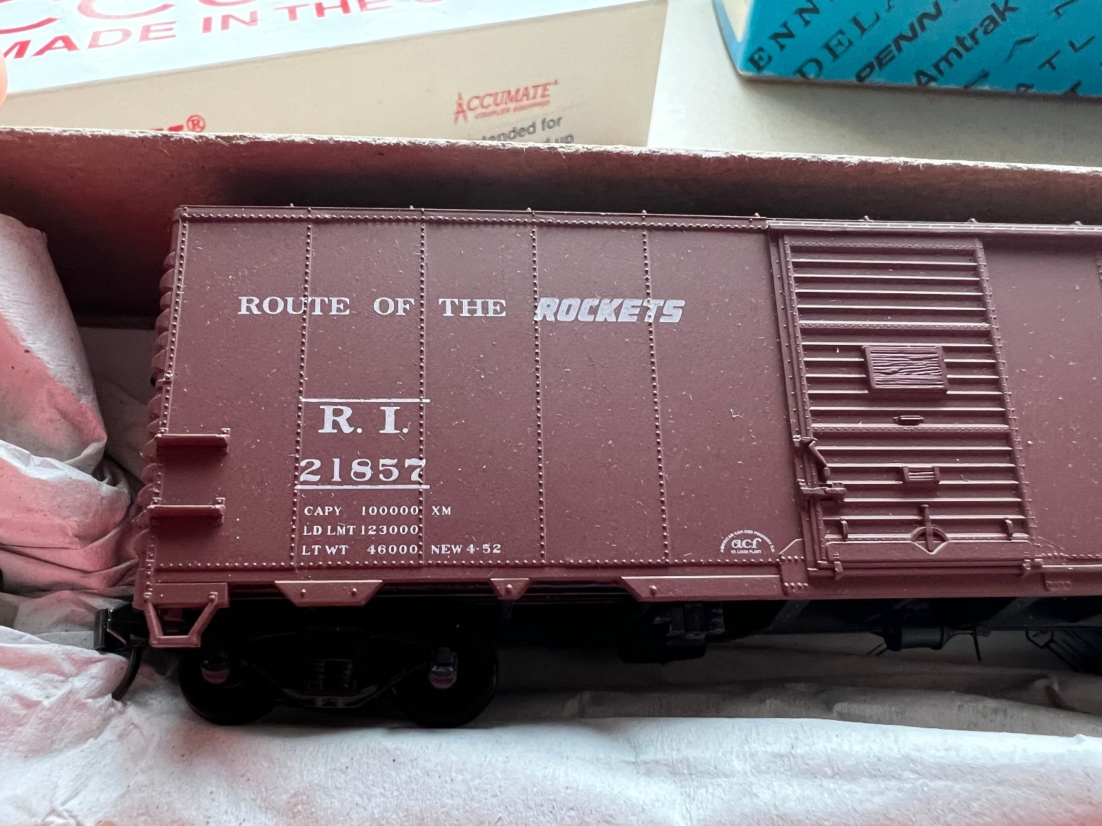 HO Accurail Rock Island 40′ Box Car RI # 21857 metal wheels KDs