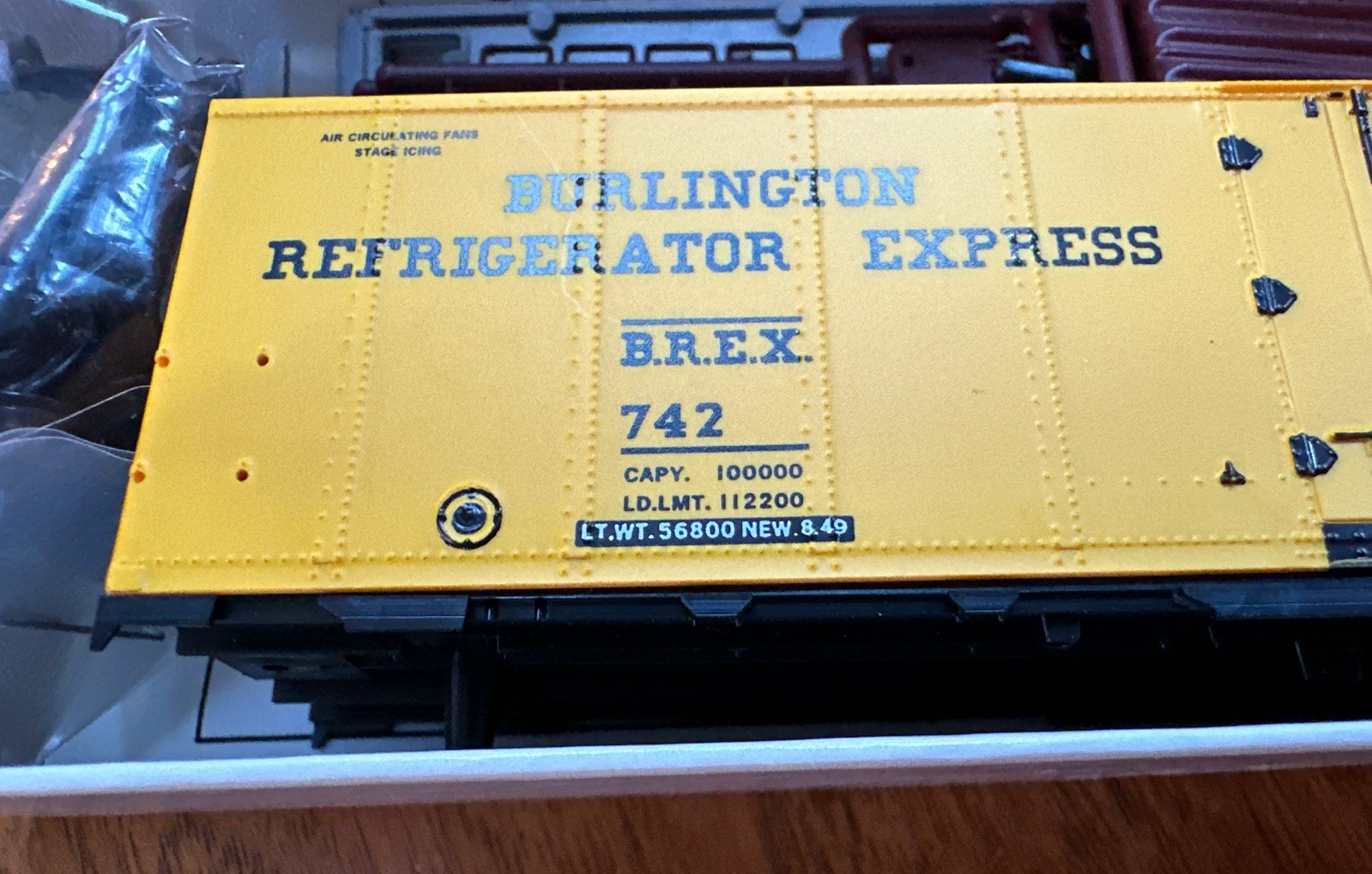 Intermountain HO Kit Bob’s Engine House Steel Side Reefer C B & Q #742 NIB NY