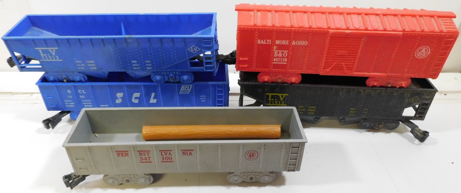 Train HO Lot 8 Plastic Train Cars Ready to Go Box Car, Gondola, Hopper, Caboose