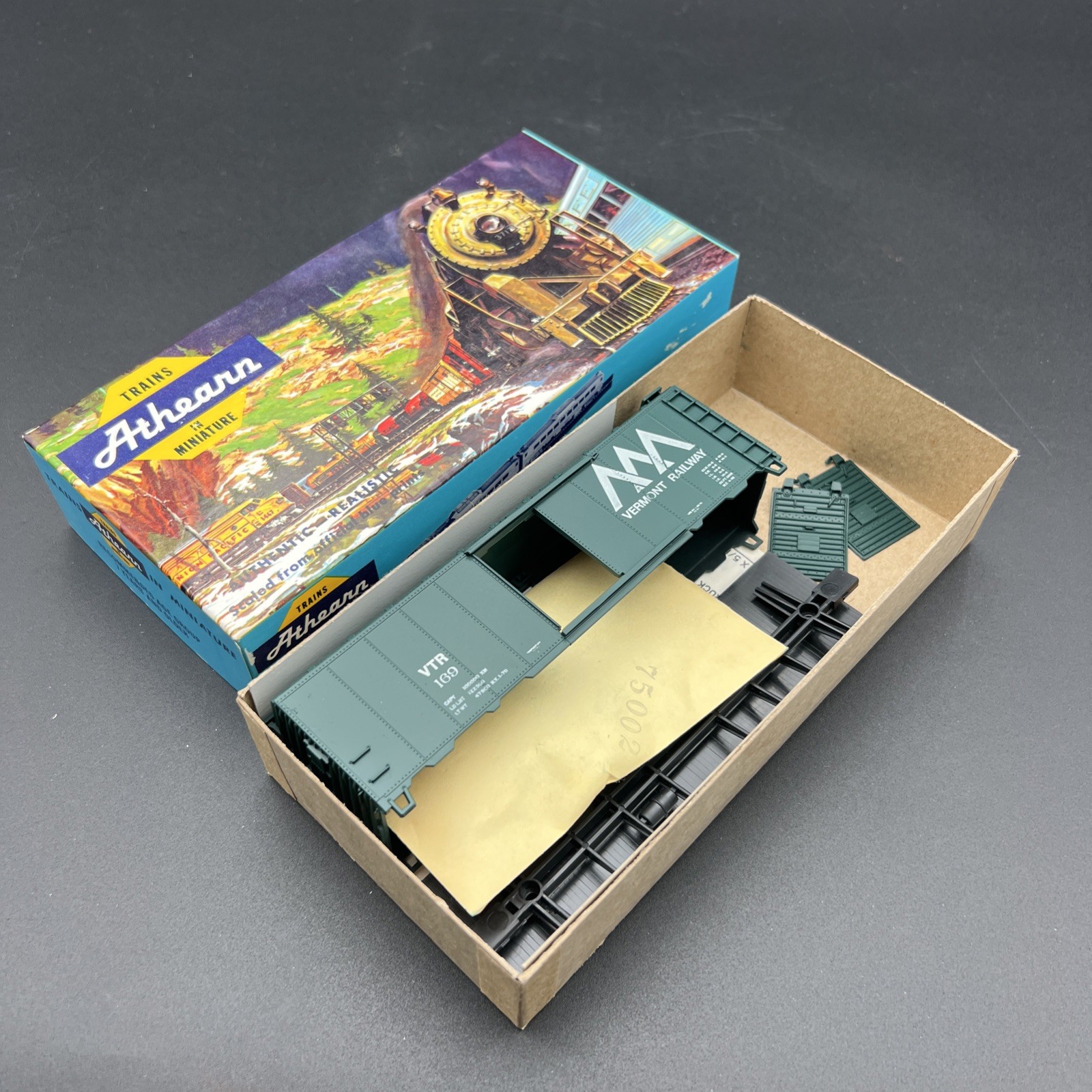 Athearn Blue Box Vermont Railway VTR 169 Green #1214 Unassembled Kit HO Scale