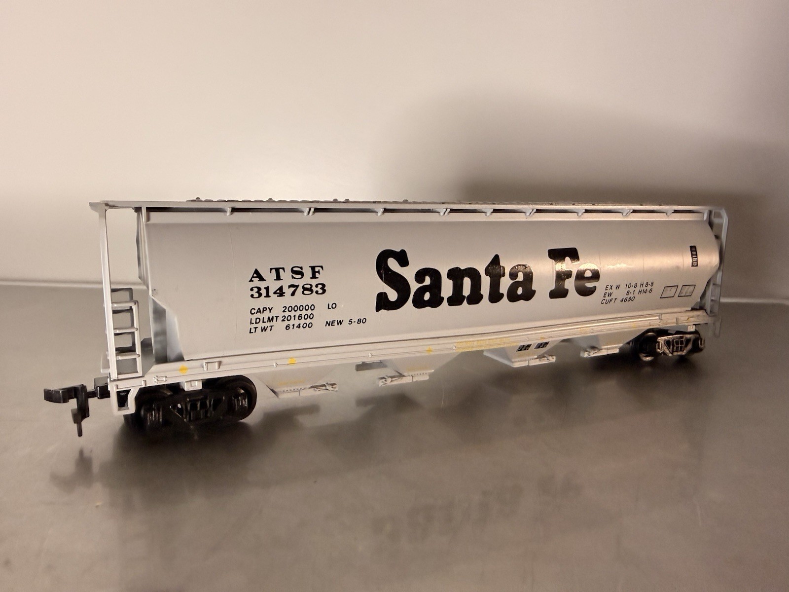 Bachmann – 55′ Grain Car Santa Fe #43-1031-02 – HO Scale – NEW IN BOX!!!