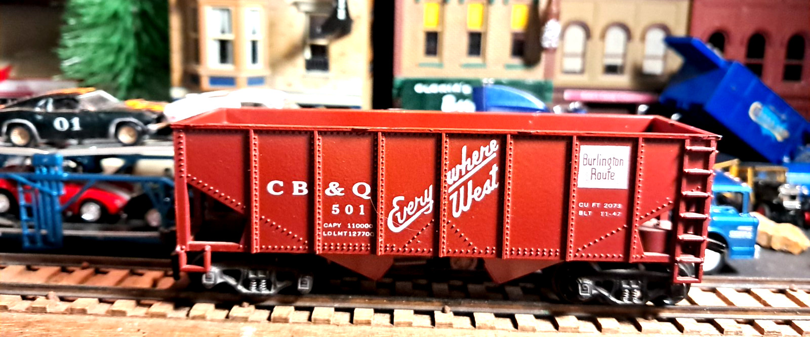 C B & Q-HO=1/87 RTR 2 BAY Hopper.BUILT-COAL/MOW.LAYOUT-DISPLAY-BURLINGTON ROUTE