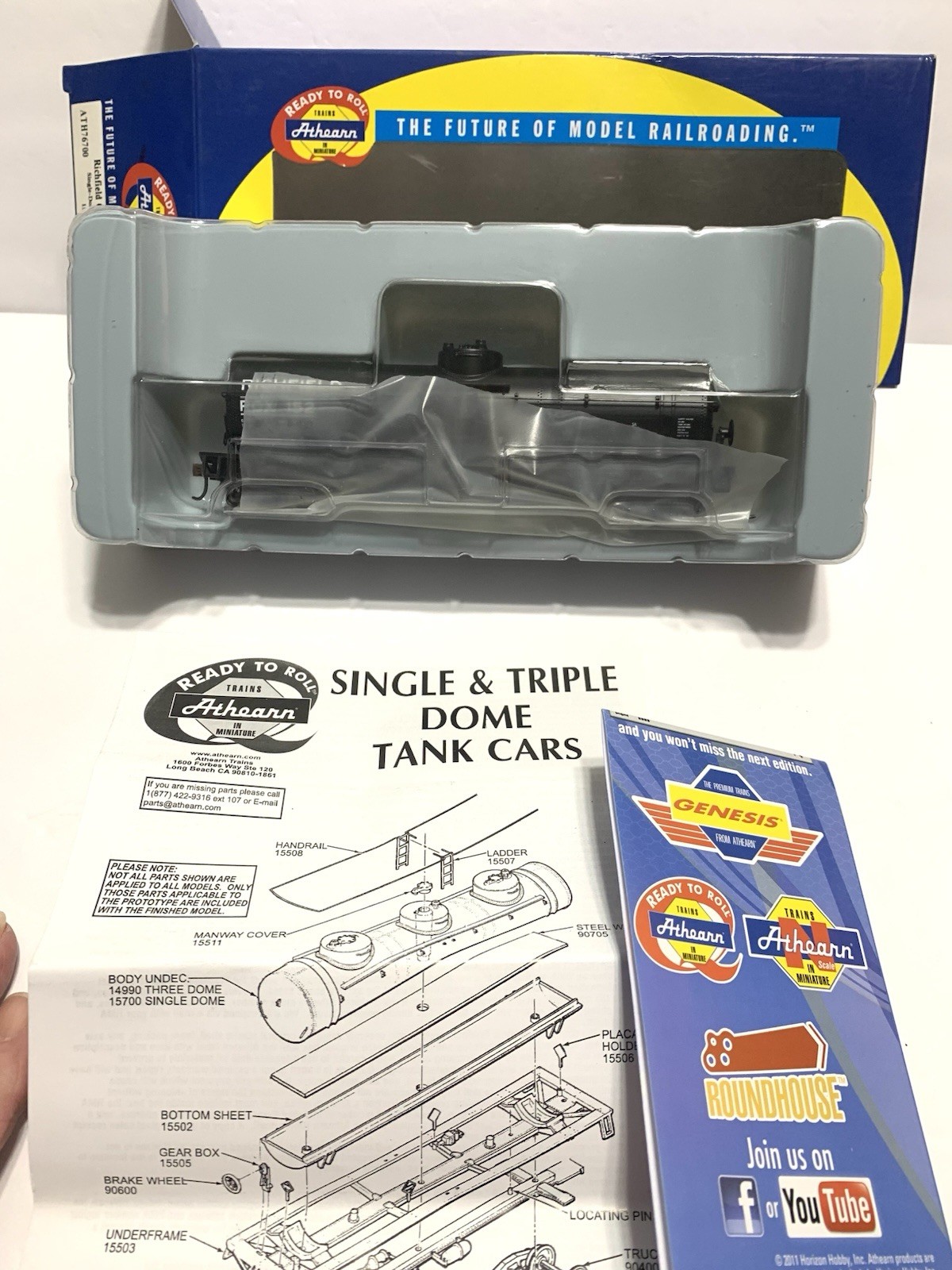 Athearn HO Scale RTR Richfield Oil Company Single Dome Tank Car 152