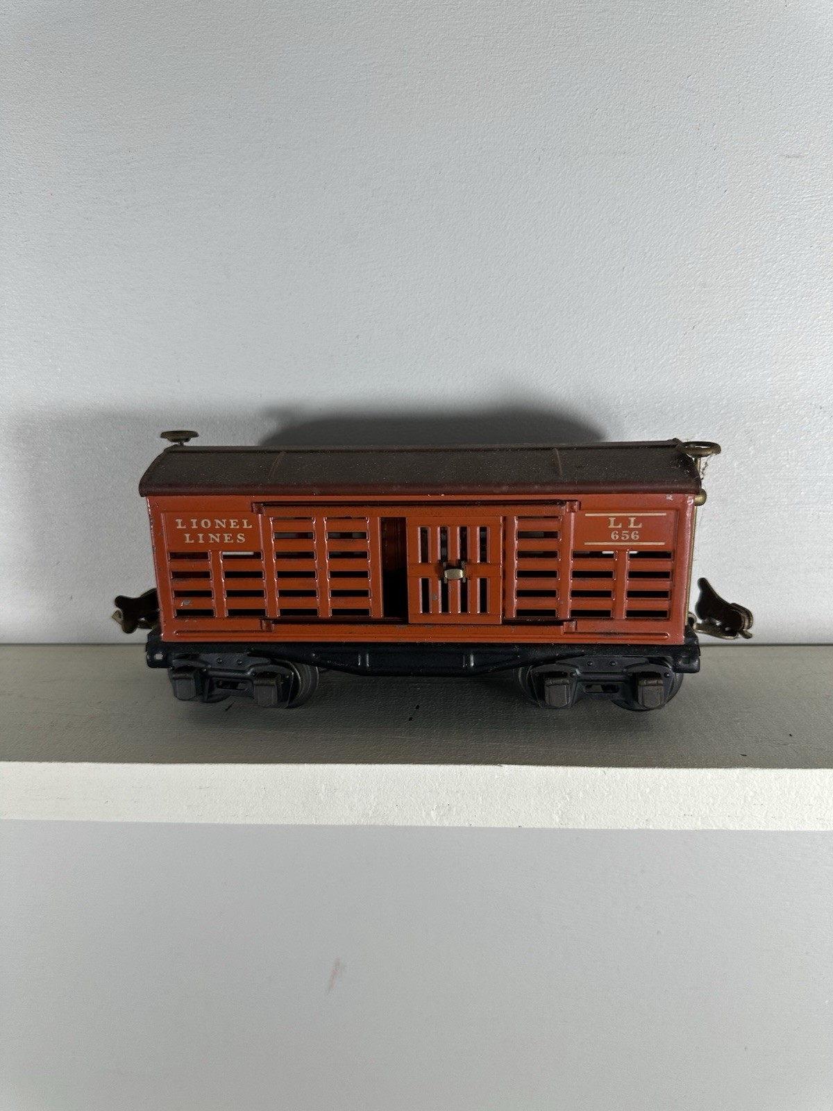 Vintage Lionel Lines 656 Stock Car O Gauge Brown Livestock Freight Car Postwar