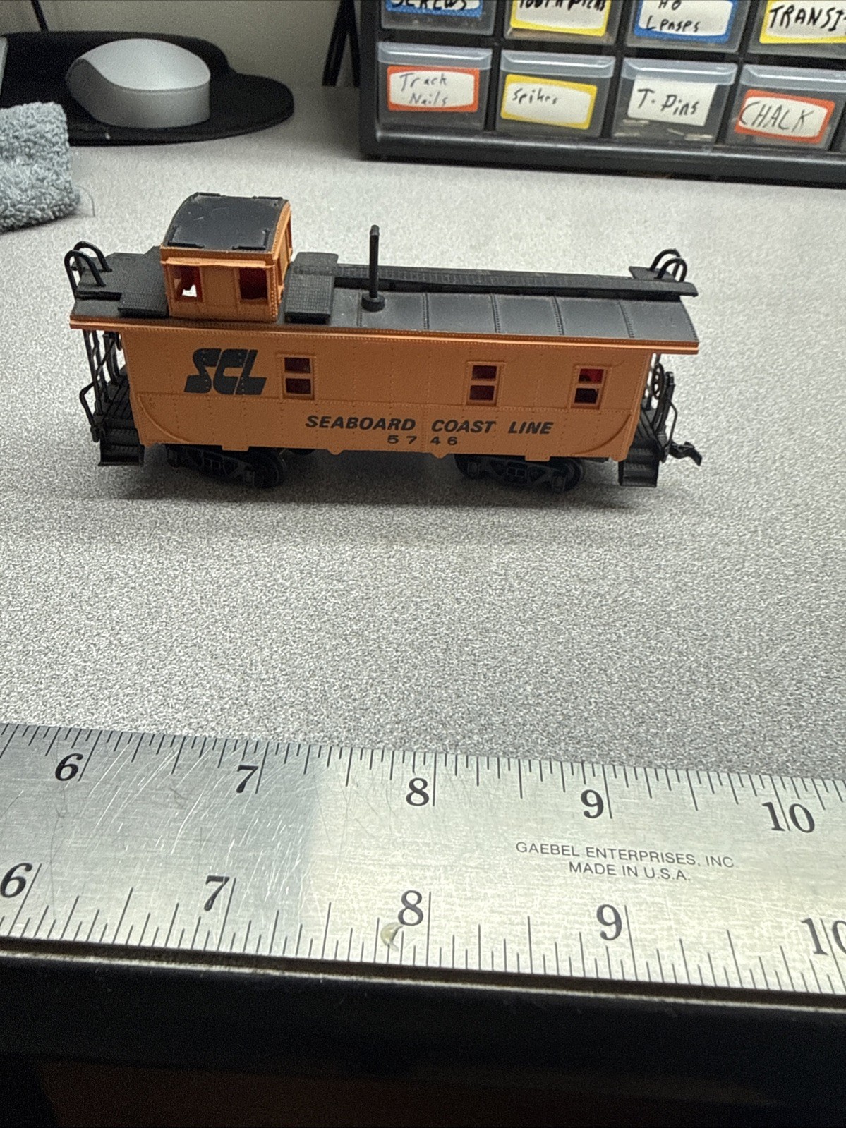 Seaboard Coast Line Offset Caboose Orange And Black Ho Bachmann