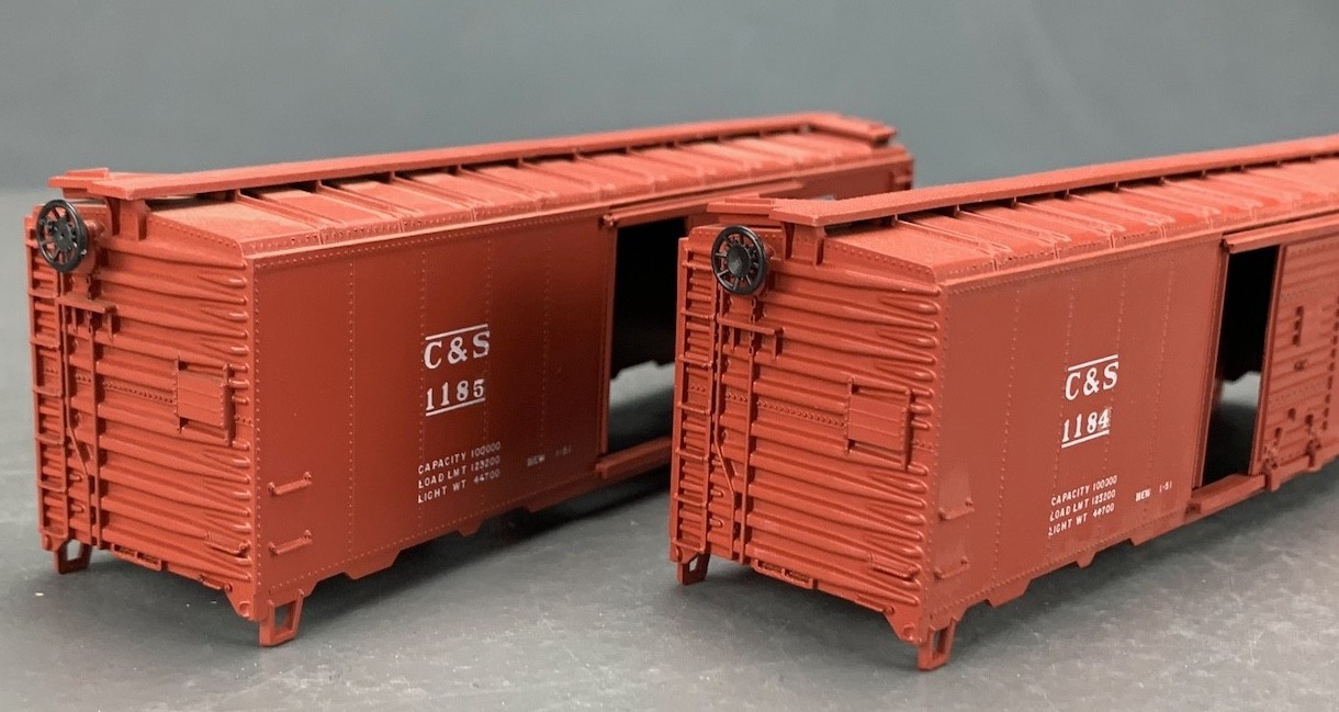 2X HO Burlington / C&S Steel Boxcar Shells W/Doors, BW’s & Roof Walks HO7760