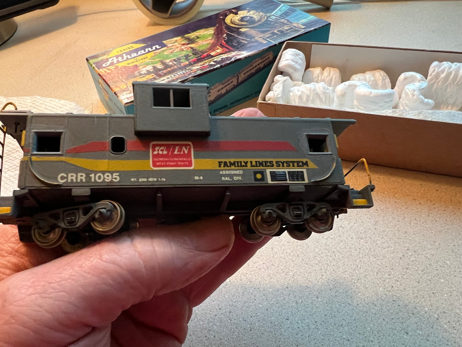ATHEARN HO 5382 WIDE VISION CABOOSE KIT FAMILY LINES CRR 1095 no box.