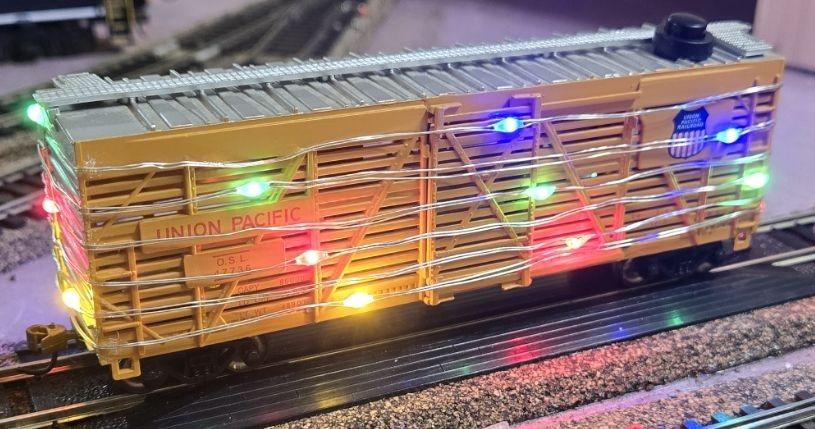 Lighted HO Christmas Cattle Car – LED String Lights, Metal Wheels (#HO77)