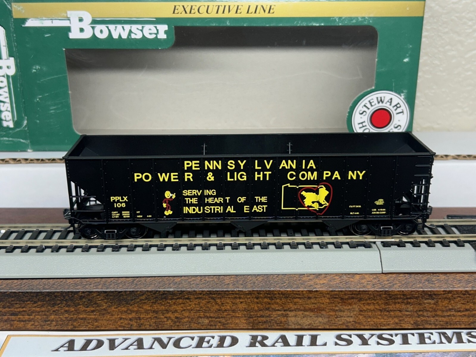 REDDY KILOWATT -PENN POWER & LIGHT 100T 3 BAY COAL HOPPER HO SCALE GOLD LINE NEW