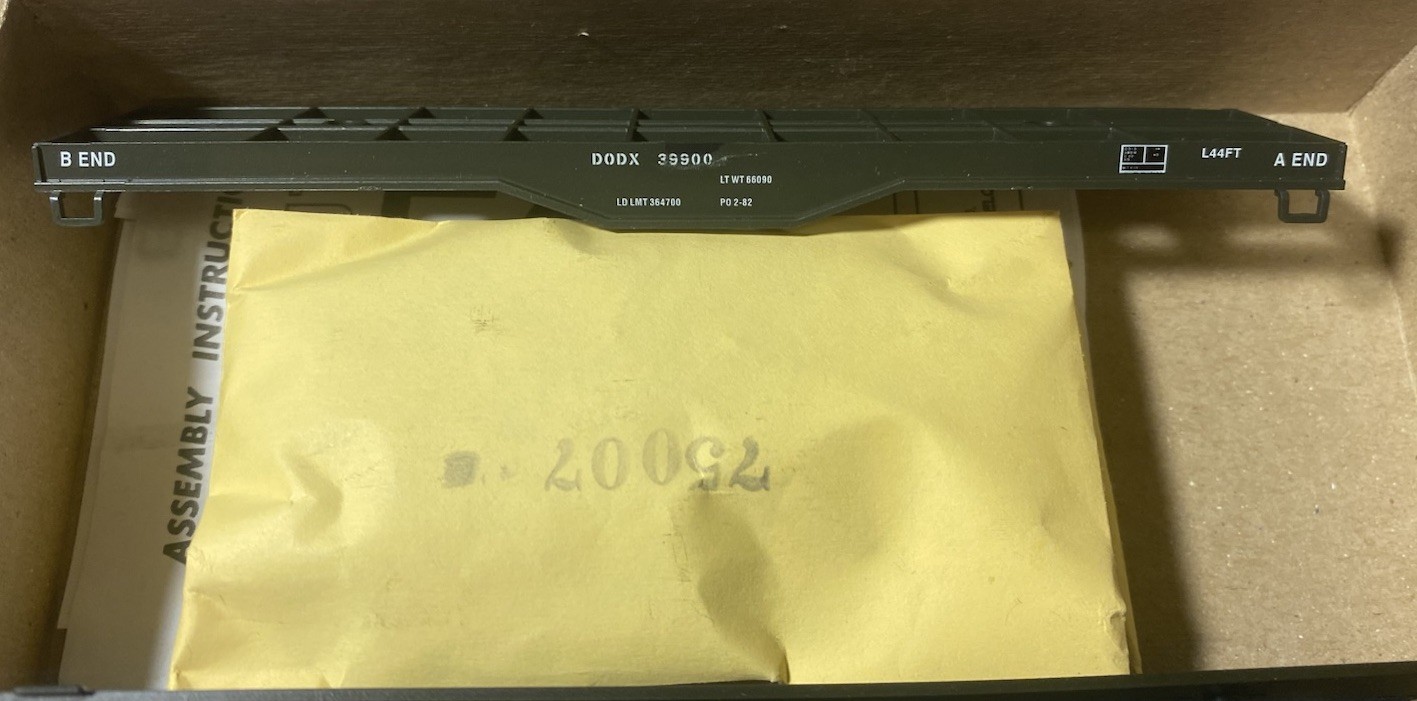 Athearn United States Army D. O. D. X. Heavy Duty Flat Car Kit- New