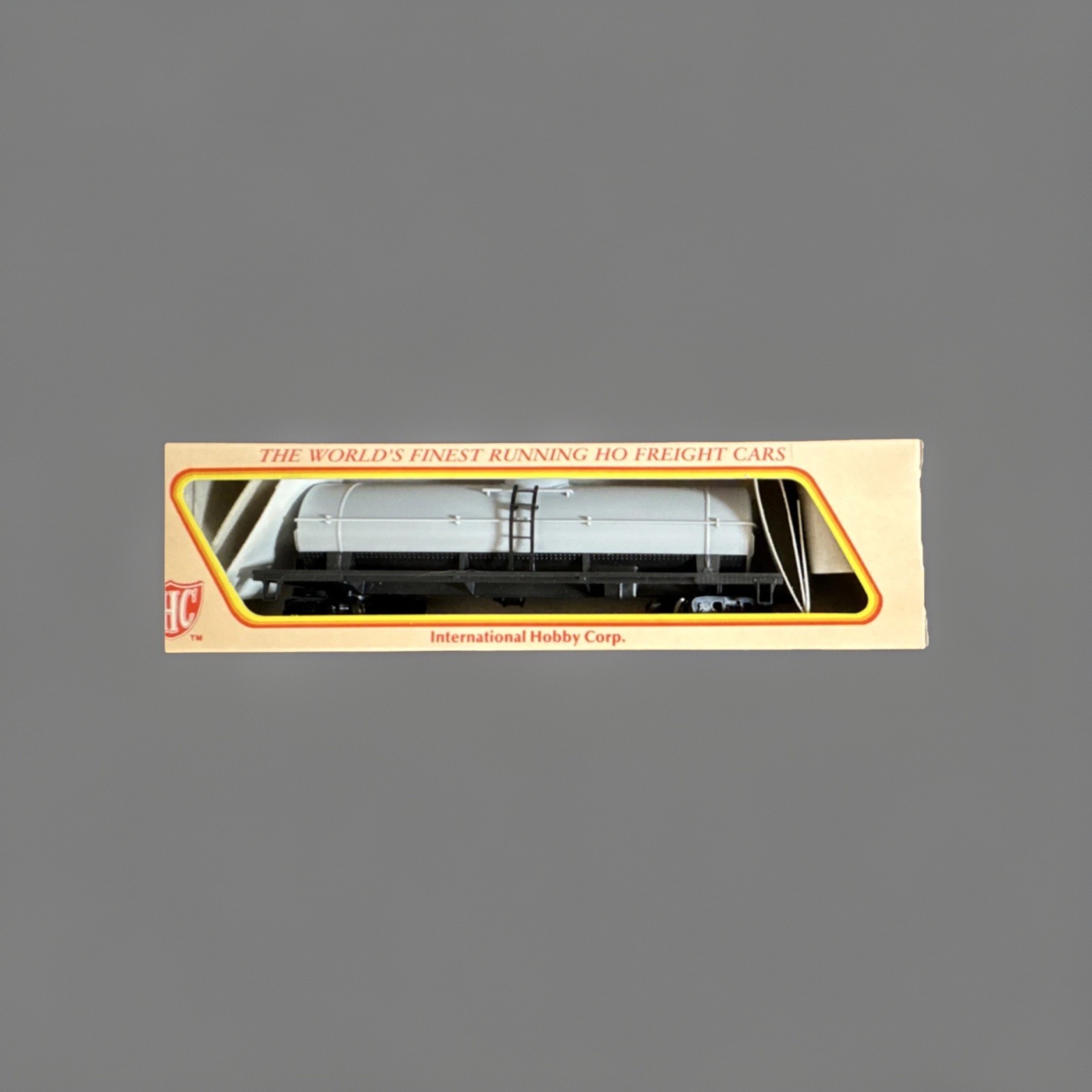 International Hobby Corp. HO Scale tank Car White Black Ready to Go