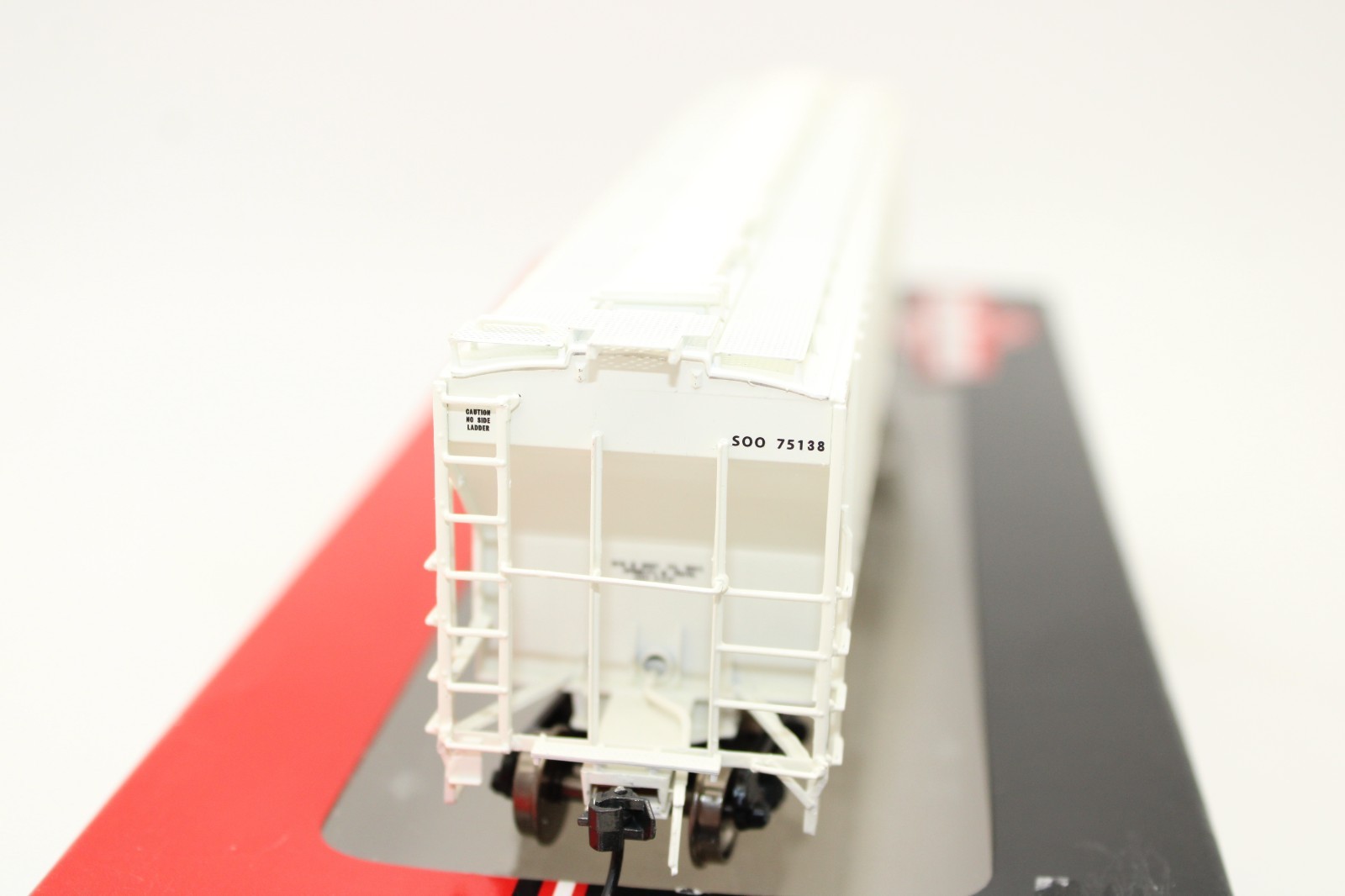 InterMountain HO Scale SOO Line PS 4750 Cu Ft 3 Bay Covered Hopper Car NOS