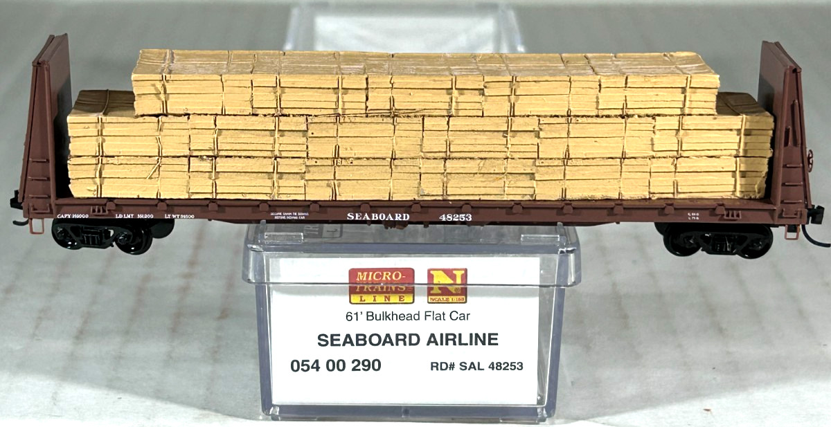 MICRO-TRAINS N SCALE 61′ BULKHEAD FLAT CAR W/LOAD SEABOARD AIRLINE 05400290