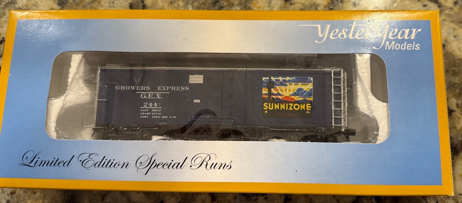 YesterYear Models HO R – 40–23 Refrigerator Car Sunnizone Growers Express #244