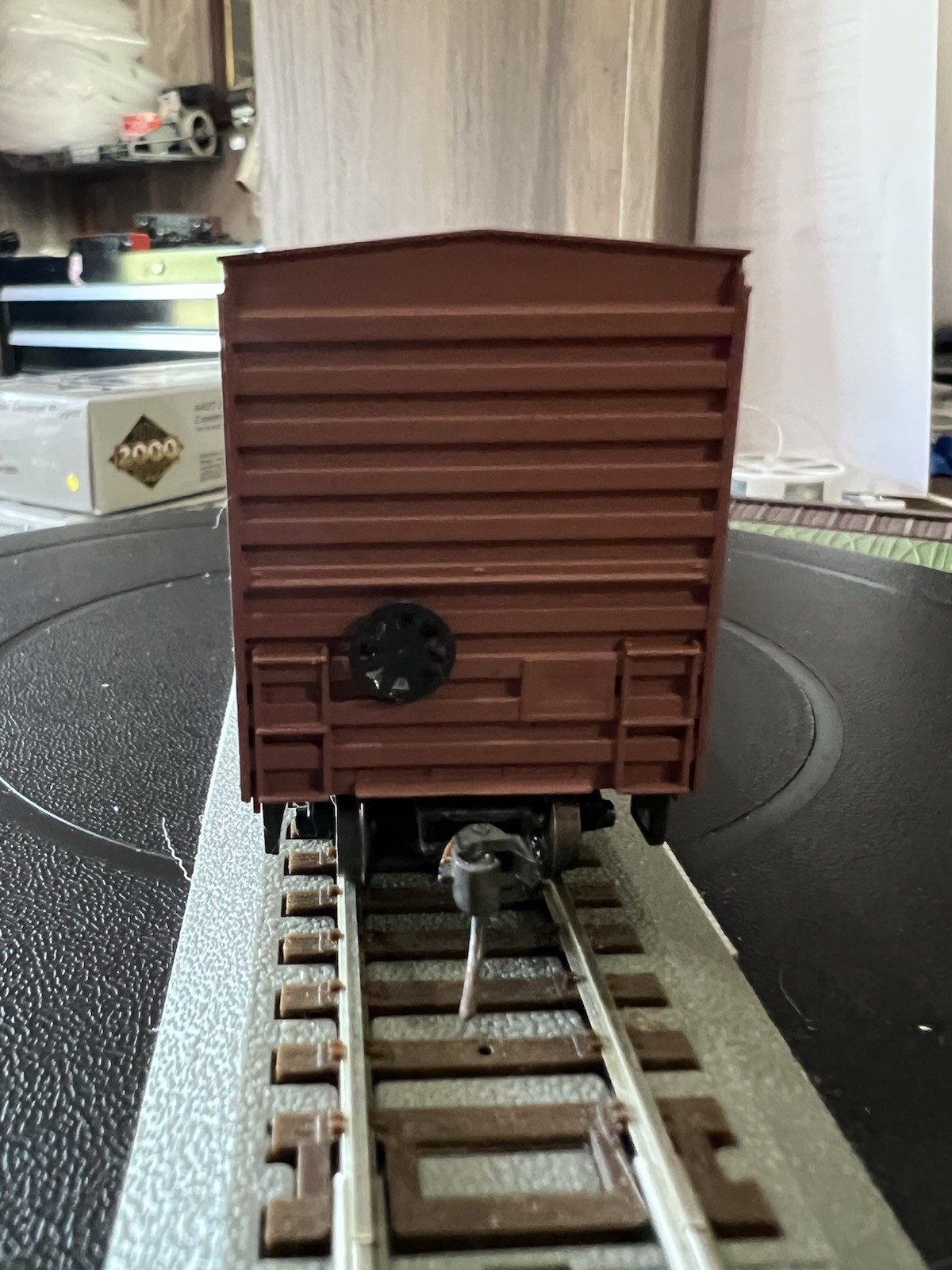 HO Scale Roundhouse assembled Milwaukee Road 50′ outside braced single door box