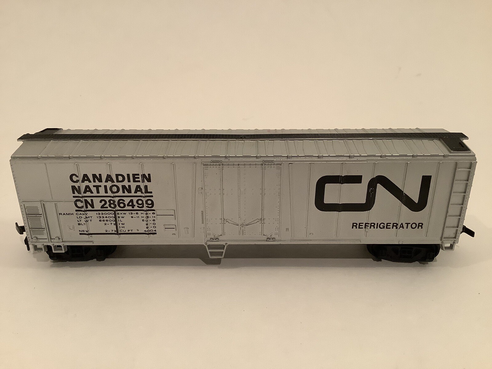 VINTAGE BACHMANN CN CANADIAN NATIONAL REFRIGERATOR CAR 7″ MADE IN HONG KONG