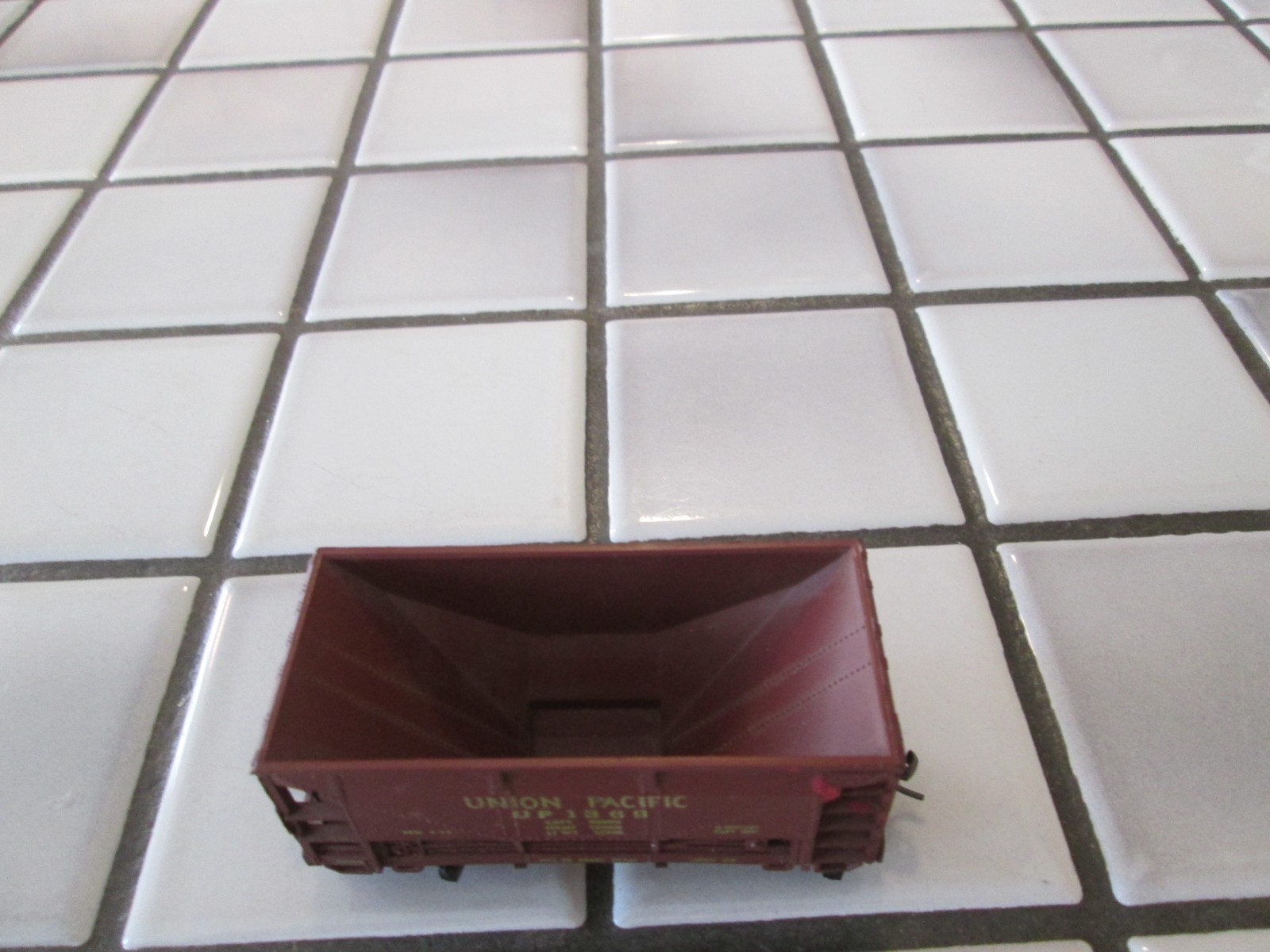 UNION PACIFIC ORE CAR HO SCALE