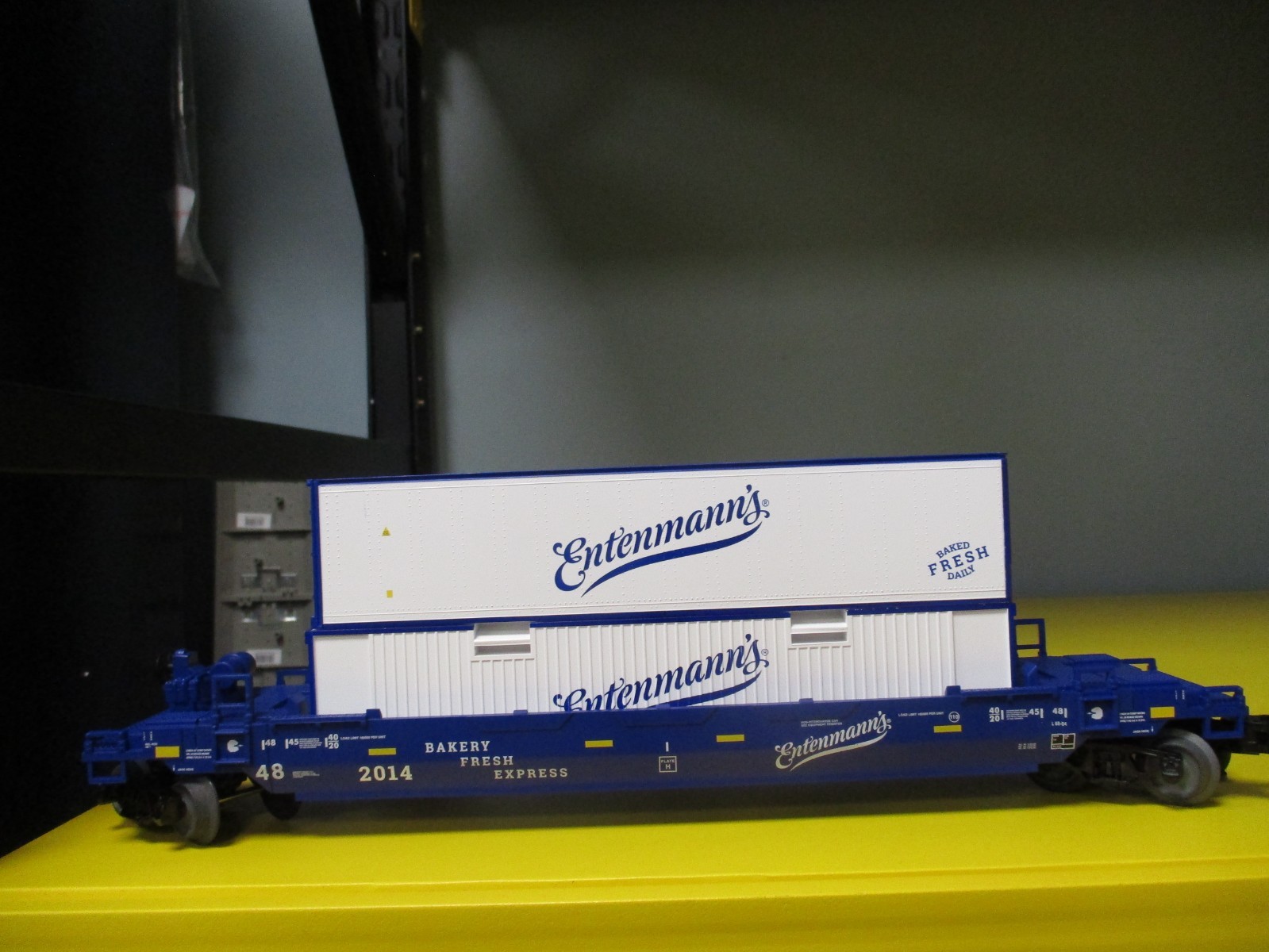 Lionel 2301442 METCA Entenmann’s Maxistack #2014 – New!!