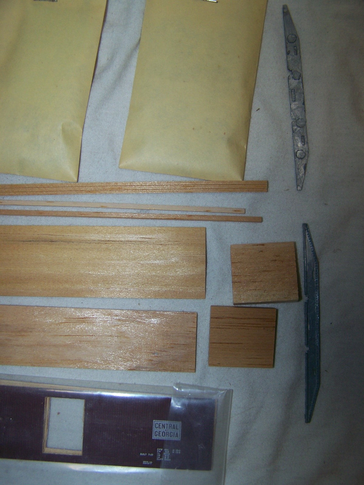 Silver Streak #S207 Wood/Metal 40′ Wood Boxcar Kit Central of Georgia(kit)