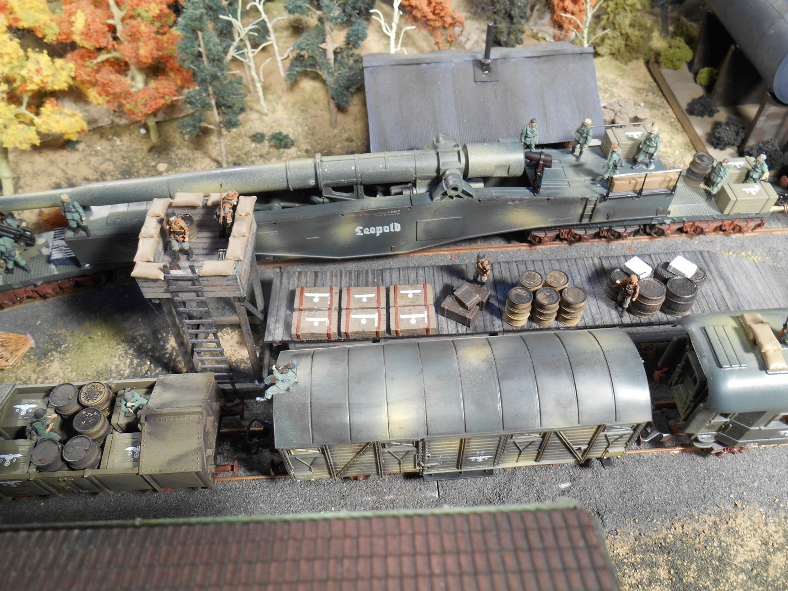 HO Roco Minitanks Artitec 7th Panzer LEOPOLD Artillery Train 5 Cars with Engine