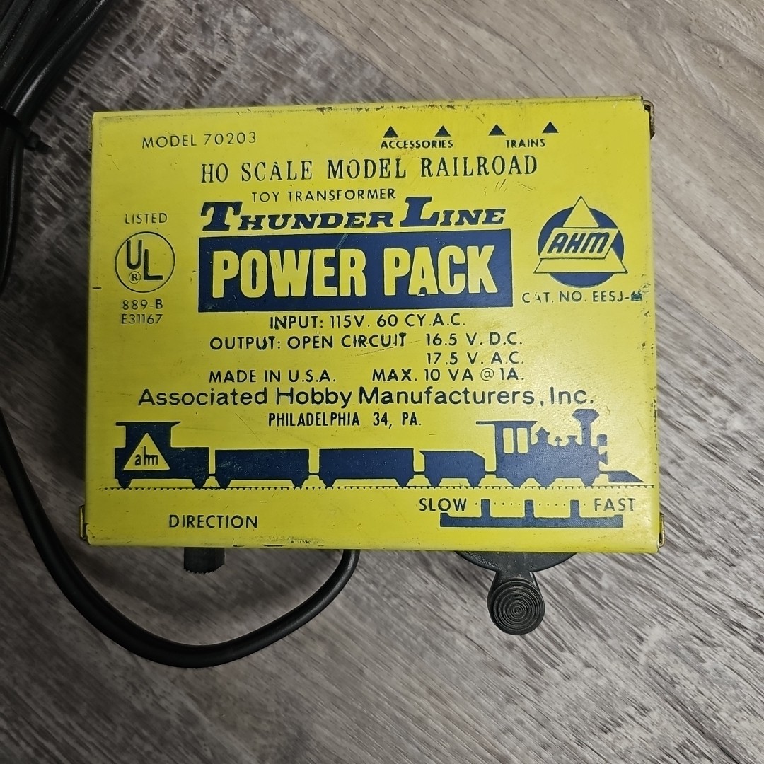 Mixed Lot of Six Vintage HO Scale Train Cars, Locamotive Track And Transformer