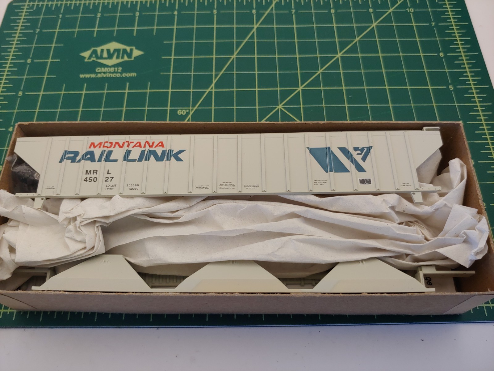 Accurail 6514 HO Montana Rail Link Pullman Standard 3Bay Covered Hopper Kit
