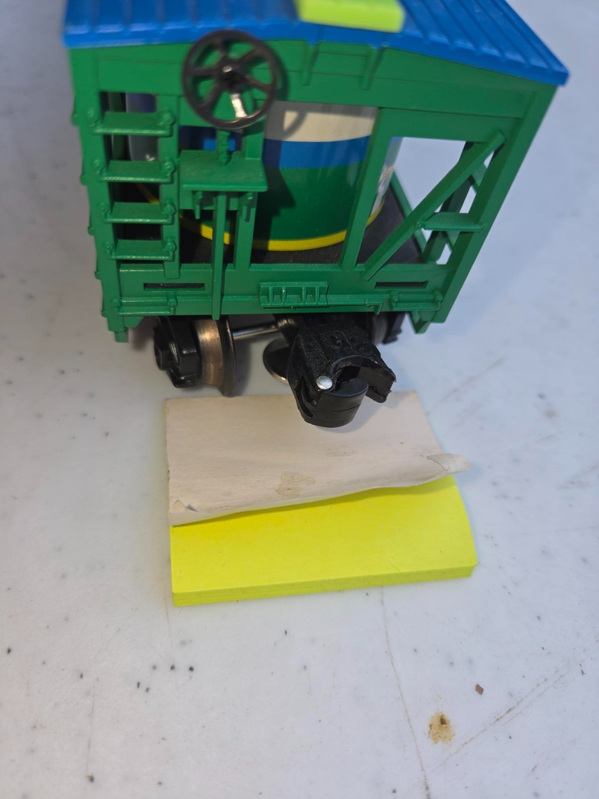 LIONEL, INSIDE TRACK VLASSIC PICKLE VAT CAR, EXCELLENT CONDITION SEE PHOTOS