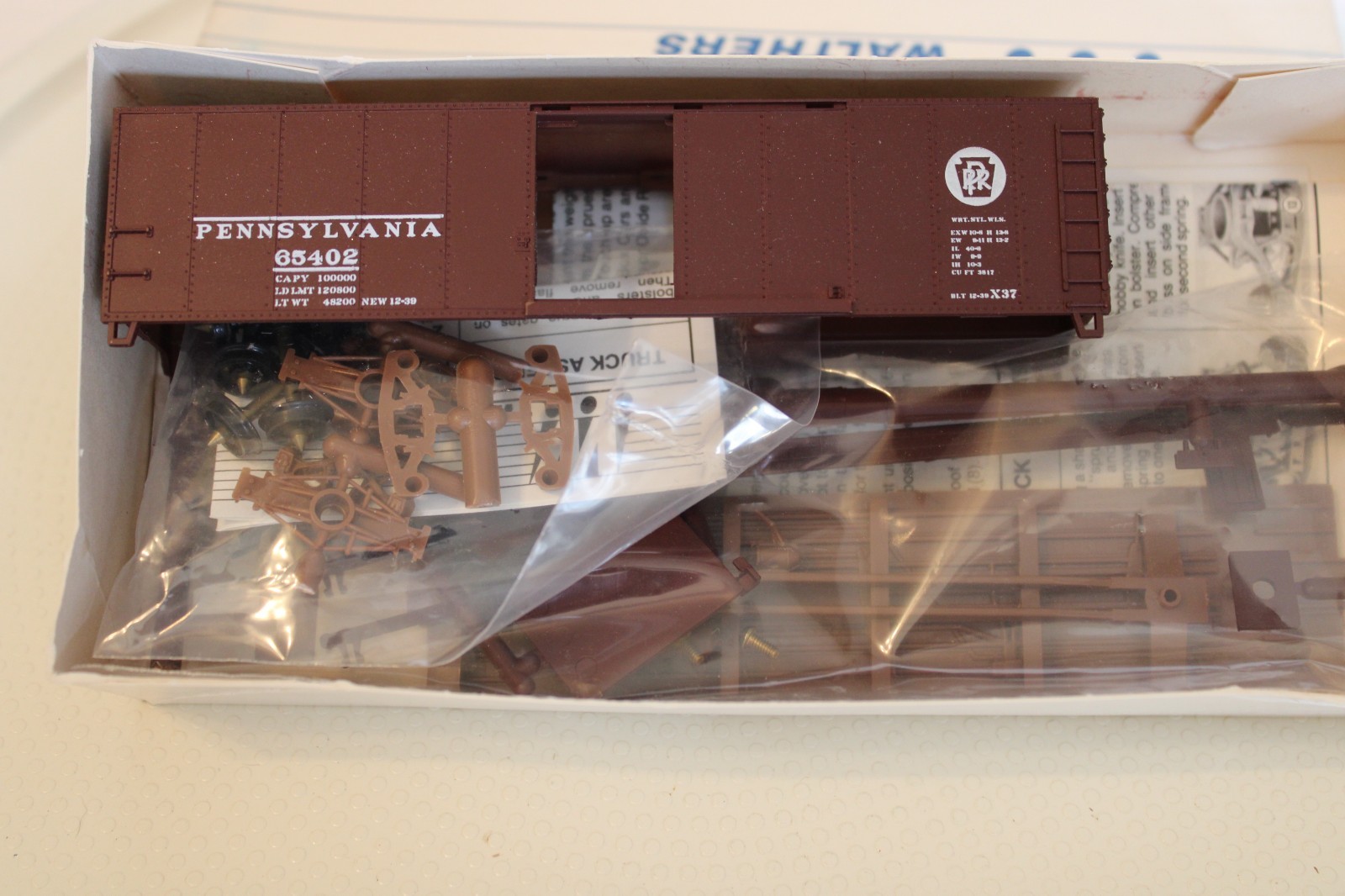 HO Scale Walthers, 40′ Box Car, Pennsylvania, Tuscan Red, # 65402 – 932-3102