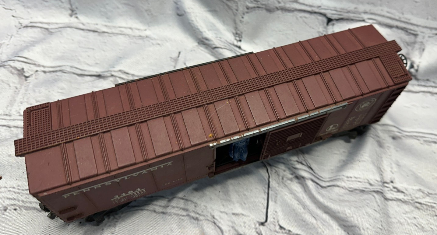 Lionel 3484 PRR Pennsylvania Operating Boxcar O Gauge Postwar 1953 Train Figure