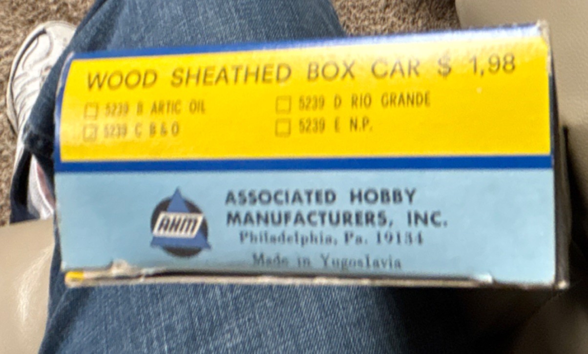 AHM HO Gauge Wood Sheathed Box Car B&O 5239 C Brown Ready to Go/Pre-built