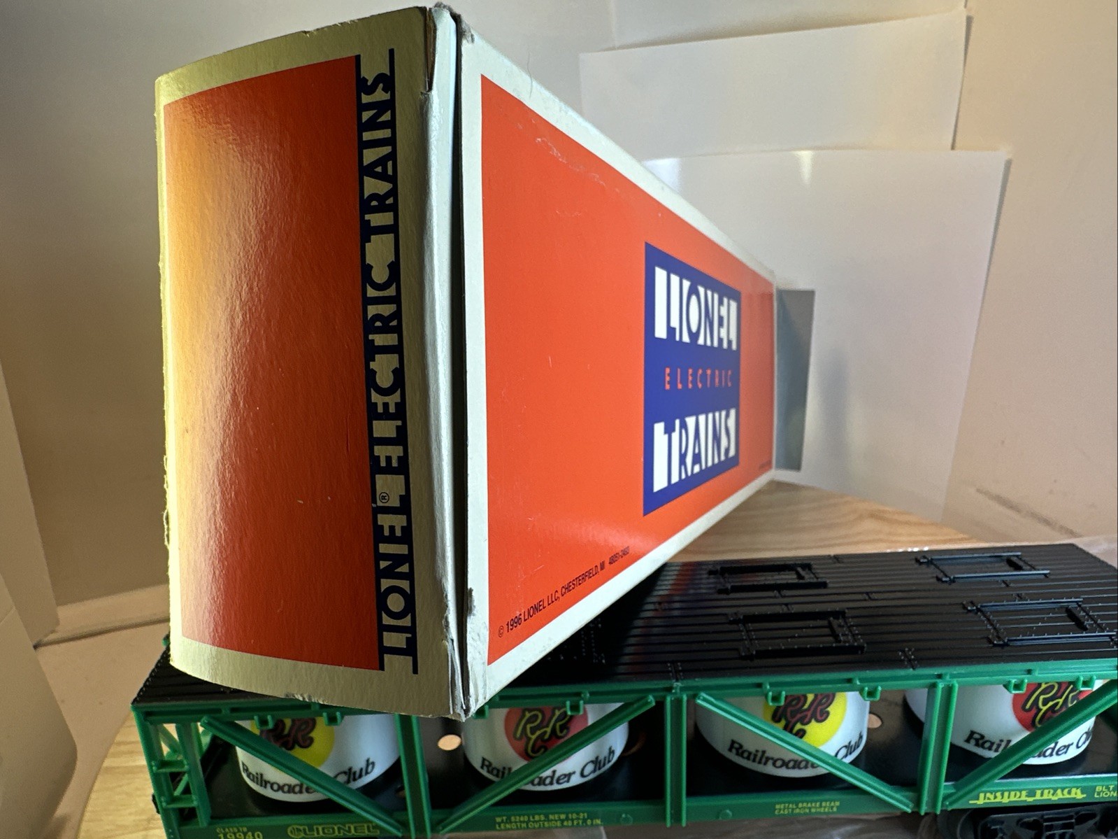 NIB O GAUGE LIONEL INSIDE TRACK RAILROADER CLUB VAT CAR FROM 1996 (19940)
