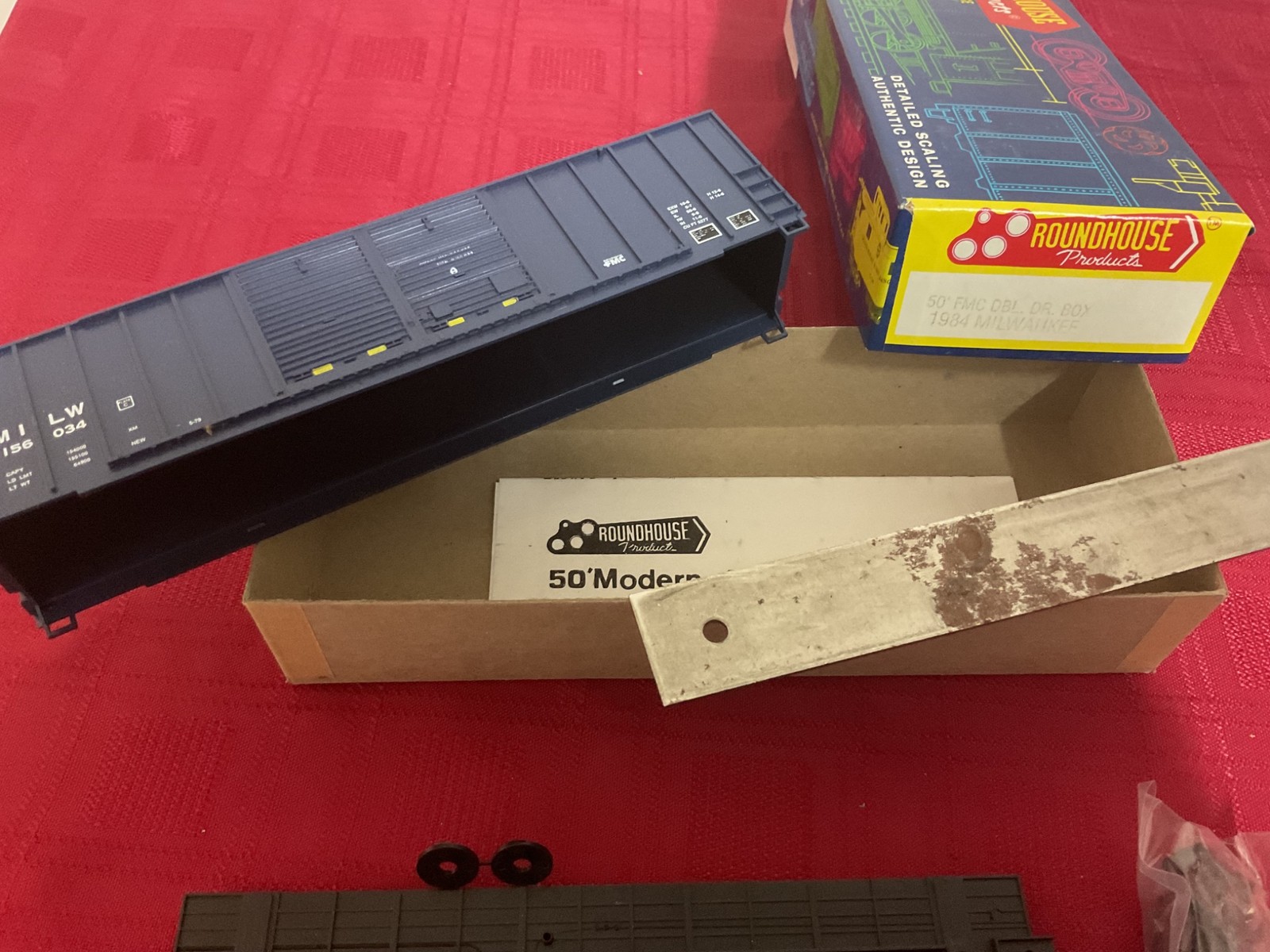 ROUNDHOUSE HO-SCALE 50’ MILWAUKEE DOUBLE DOOR BOXCAR KIT #1984 BRAND NEW 🚂