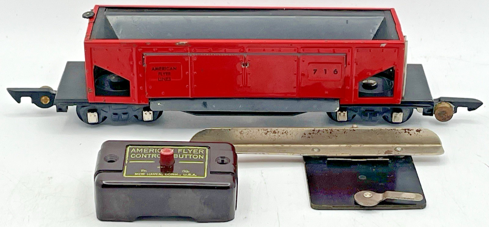 American Flyer S Gauge 716 Auto Dump Car w/Control Button and Track Trip