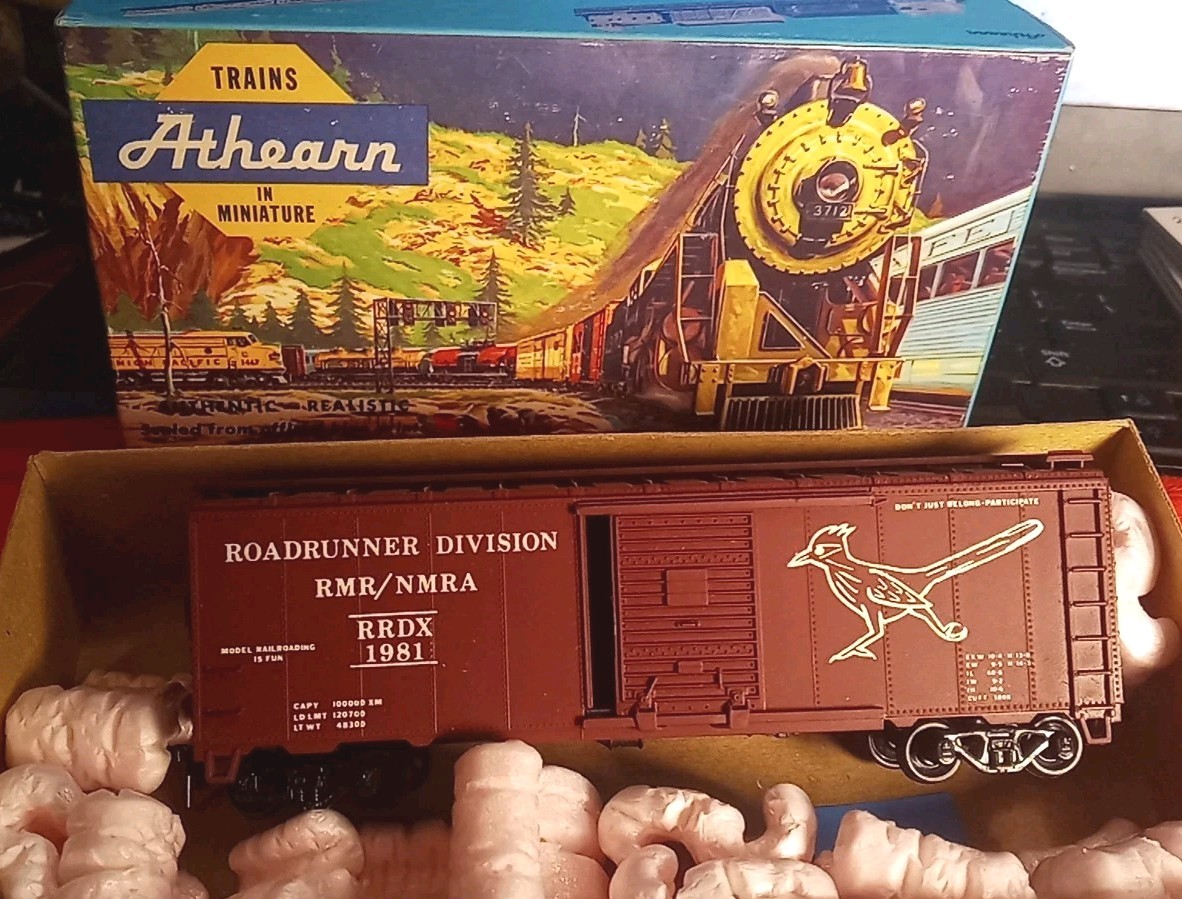 Roadrunner Division RMR NMRA Blue Box Athearn Kit R4A 40′ Brown Boxcar RRDX 1981