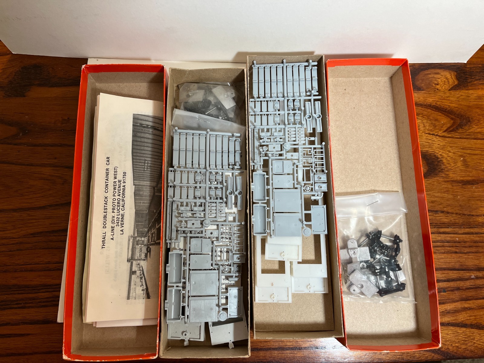Ho A-LINE No. 26105, Kit E, 5-Unit Thrall container Car set, 45′ Intermediate