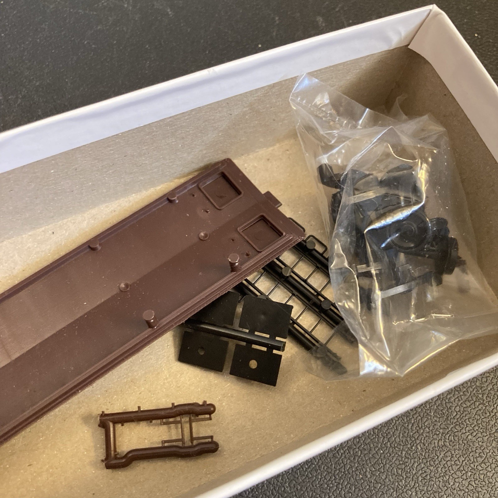 Intermountain HO Kit 40599 Ice Bunker Refrigerator Undecorated Partially Built