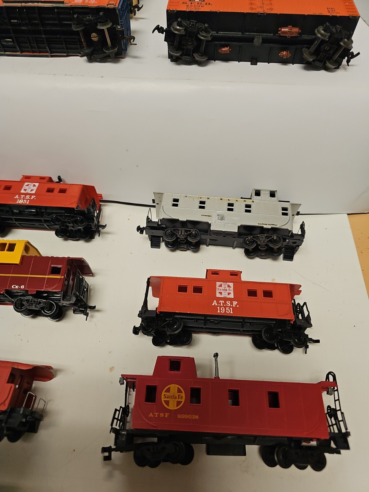 HO Scale Lot of 21 Mixed Caboose & Box Car, Tyco, Life-Like, Lima,Tri-ang More