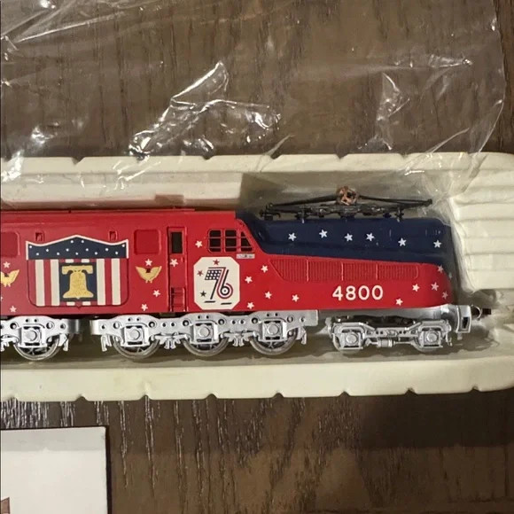 AHM Conrail Bicentennial Spirit of 76 GG-1 Limited Edition HO Scale Locomotive