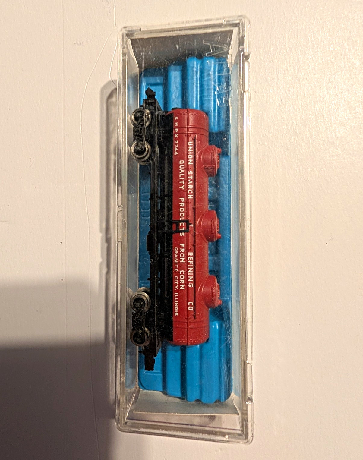 Atlas N Scale 1:160 Union Starch Refining Co Tank Car Red/Black 2297