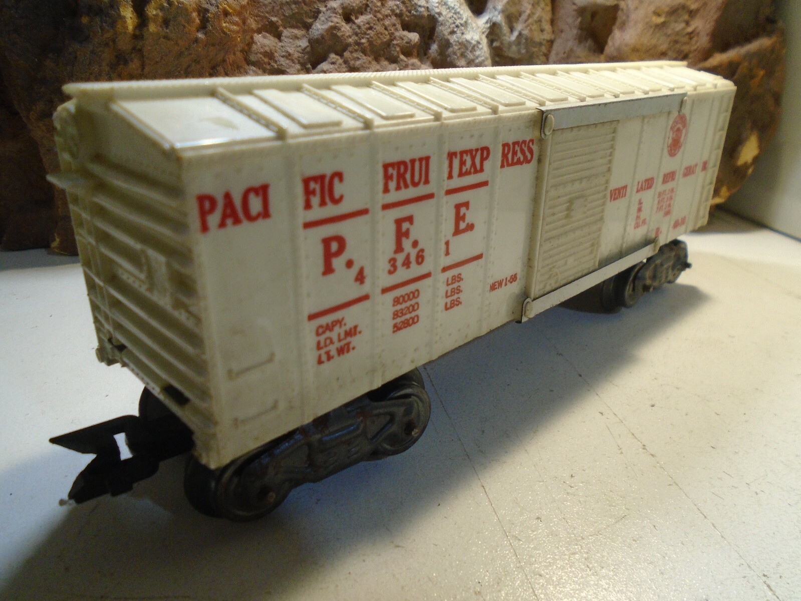 MARX 027 GAUGE PACIFIC FRUIT EXPRESS SLIDING DOOR REEFER PFE 43461 5-71-5