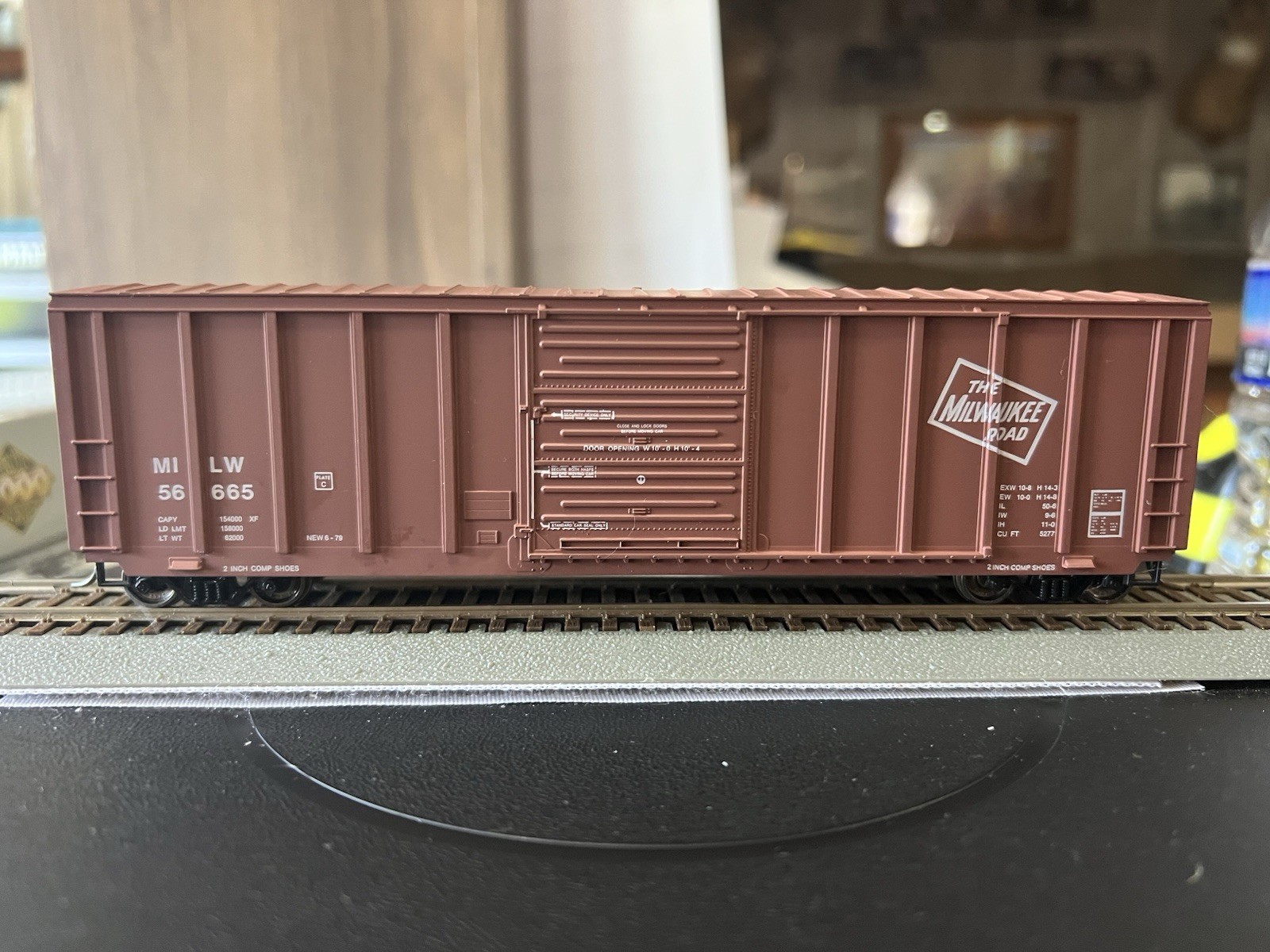 HO Scale Roundhouse assembled Milwaukee Road 50′ outside braced single door box