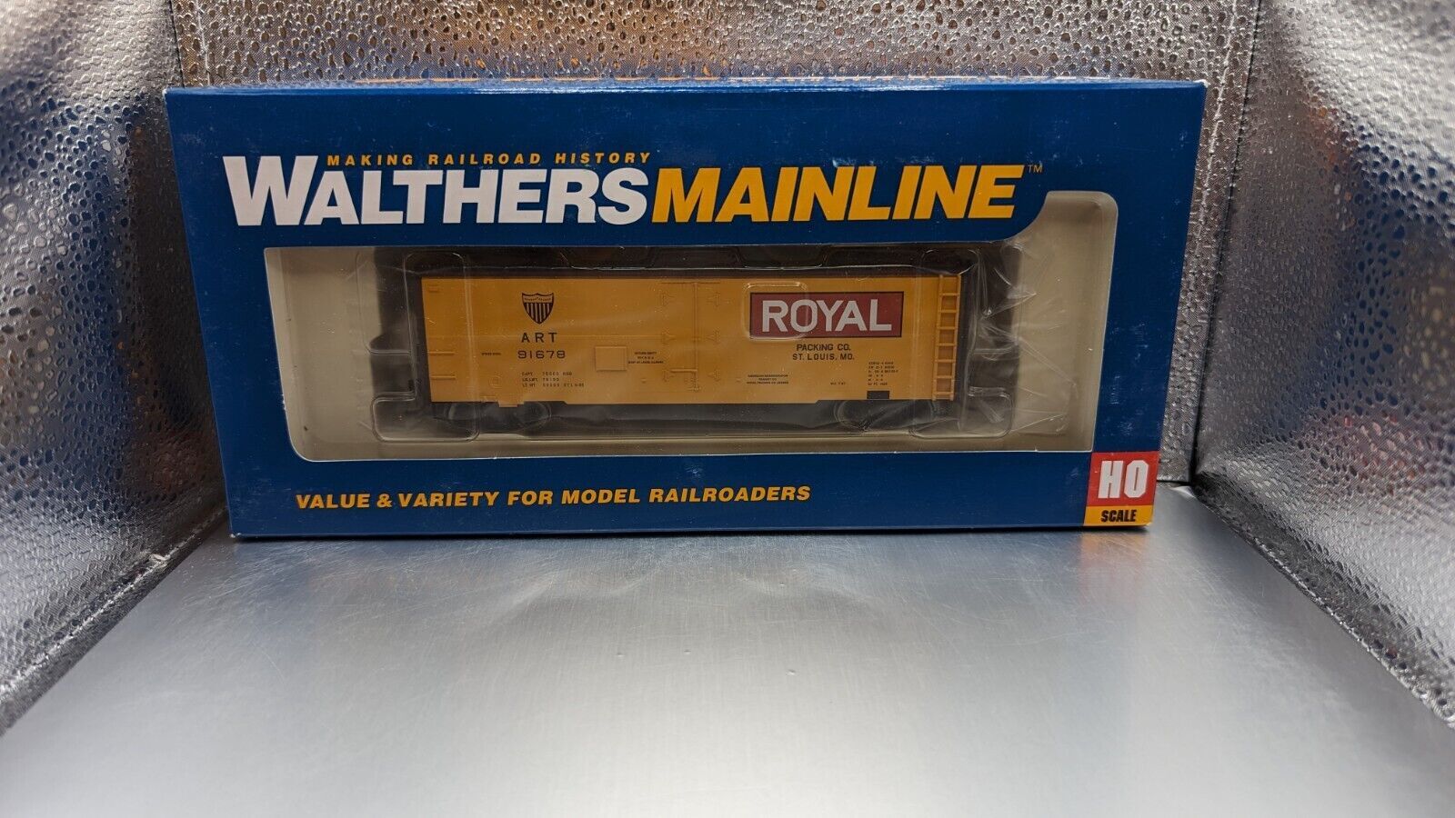 WALTHERS HO 50′ Steel Meat Reefer Royal Art #91678 910-3504 Model Kit Plastic