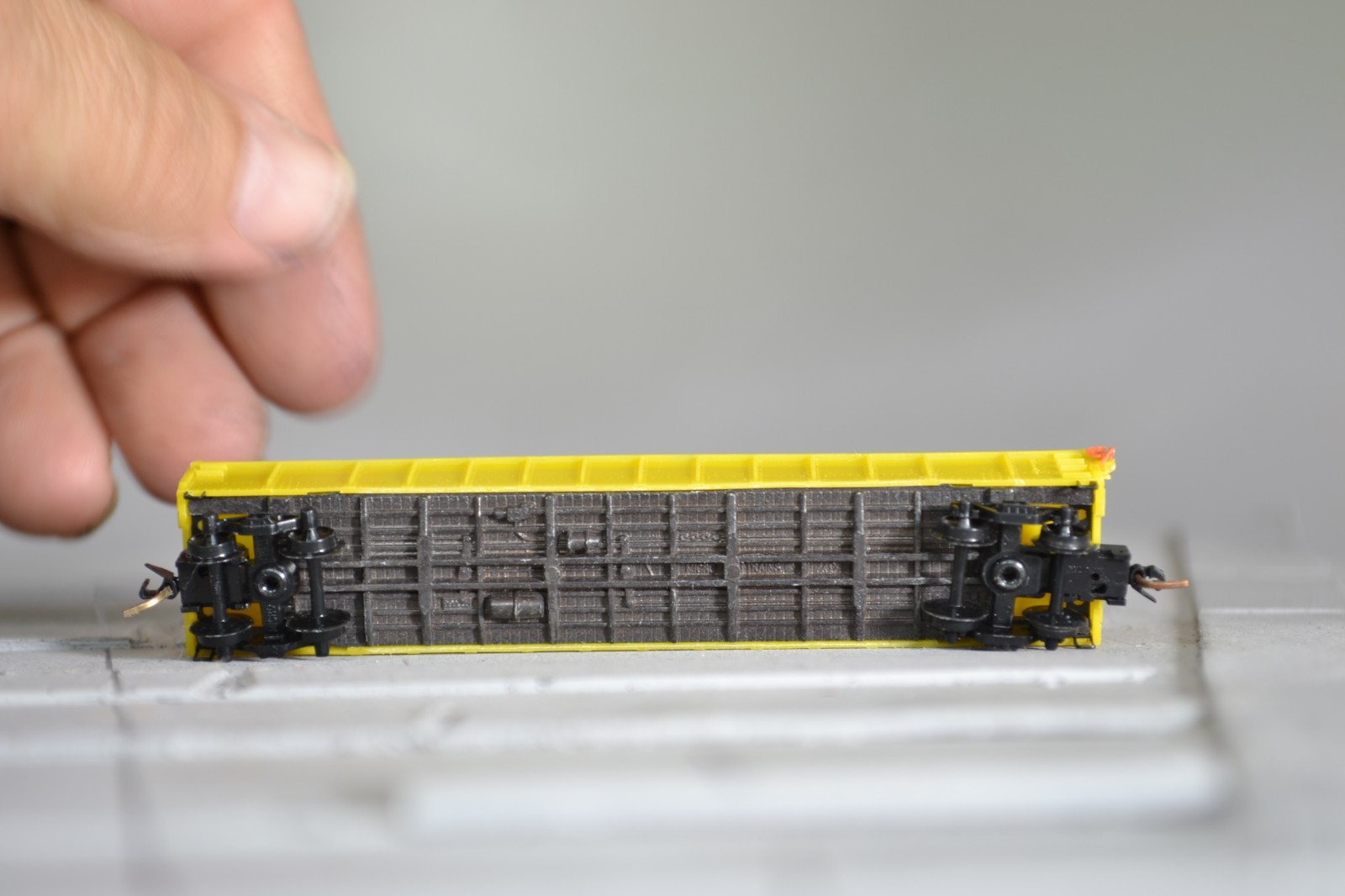 16020 N Scale MICRO TRAINS GONDOLA UNDEC UNPAINTED