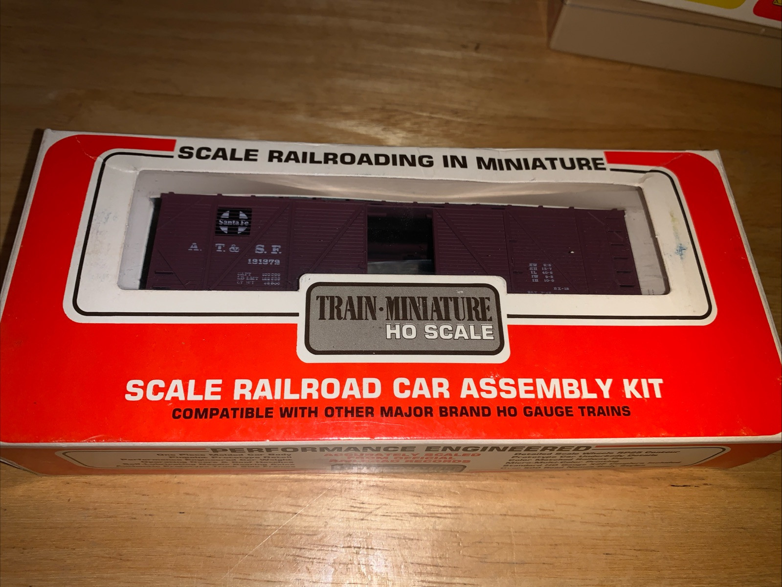 Train-Miniature TM #2155 2110 Santa Fe 40′ OB Boxcar ATSF 131372 NOS