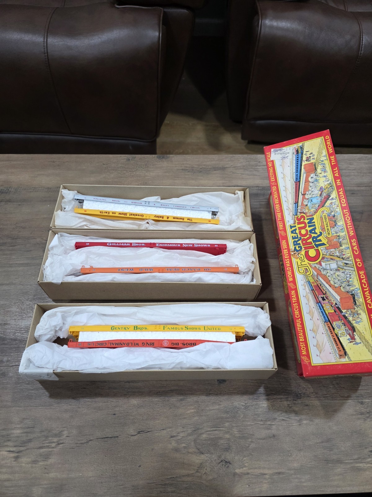 Walthers HO Scale Circus Flat Car Set Gentry Bros Ringling Bros Ready-to-Go