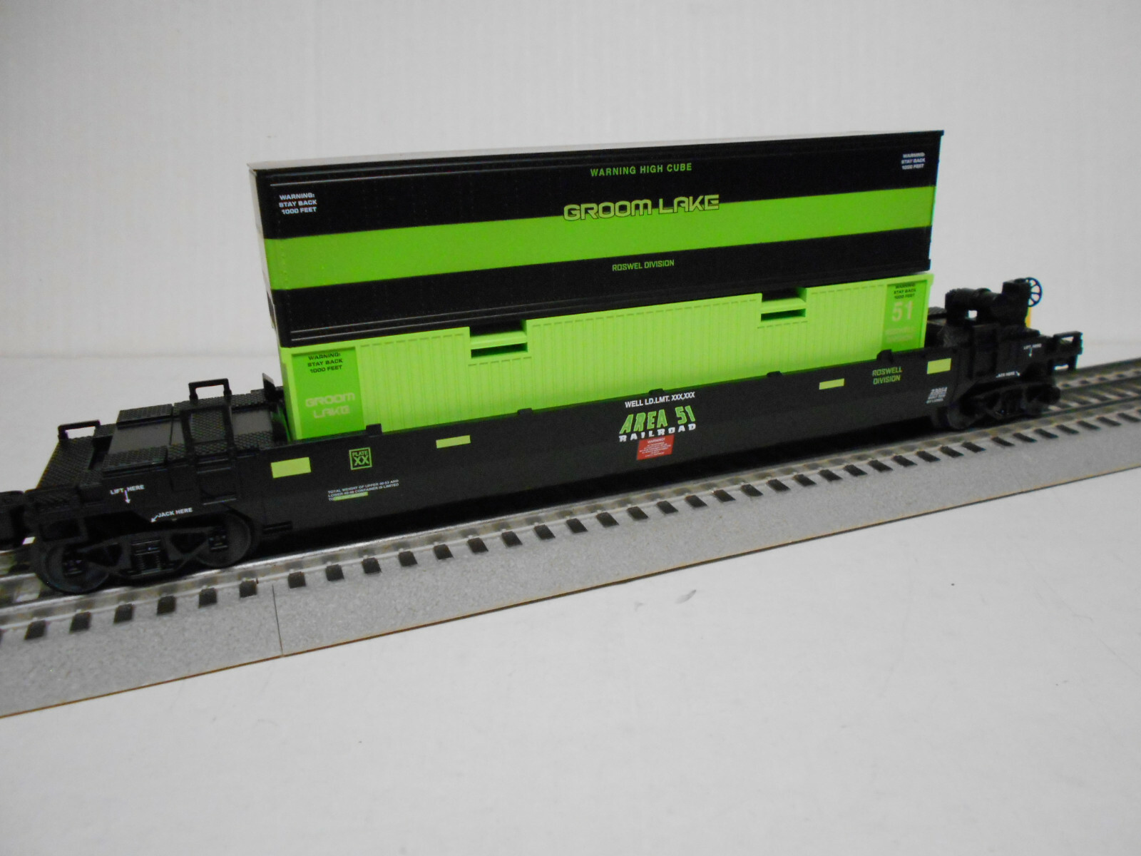 LIONEL AREA 51 ALIEN MAXI-STACK O GAUGE TRAIN CAR INTERMODAL CONTAINERS NEW
