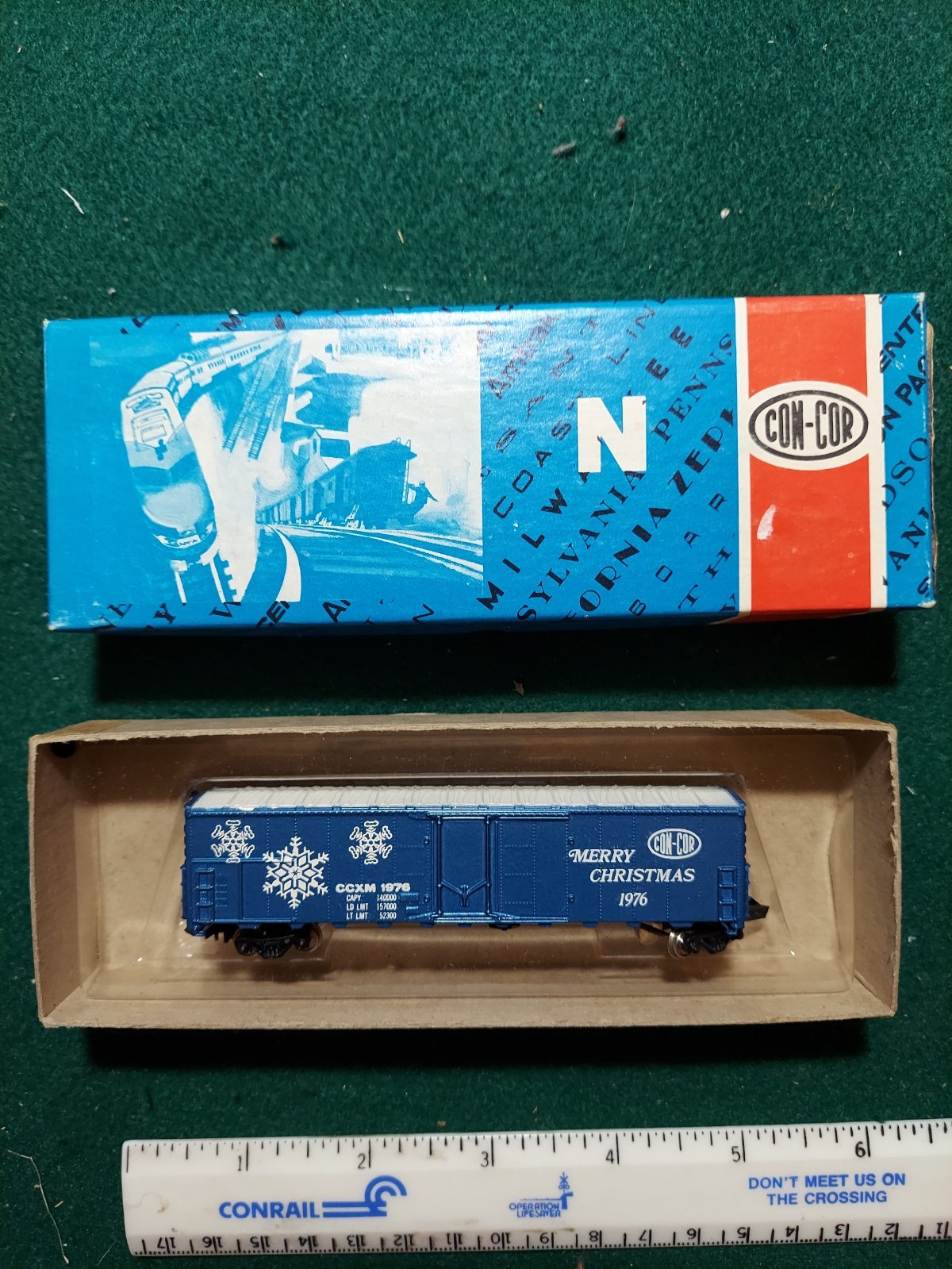 CON-COR N SCALE 1976 CHRISTMAS COLLECTORS CAR